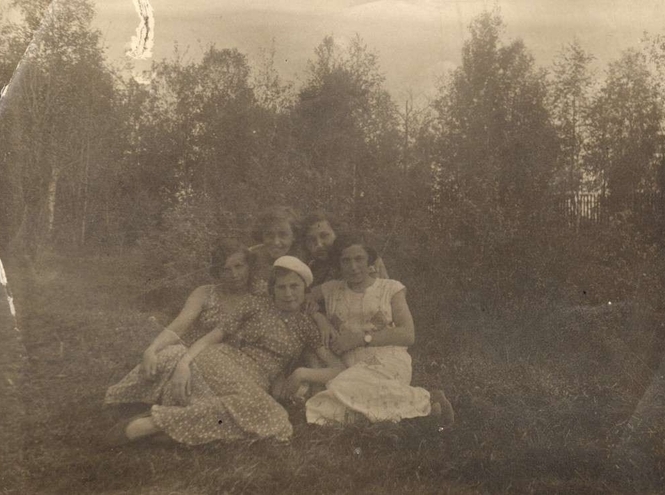 «Ещё все каникулы впереди!»: как отдыхали студенты ЛЭИС-СПбГУТ разных поколений