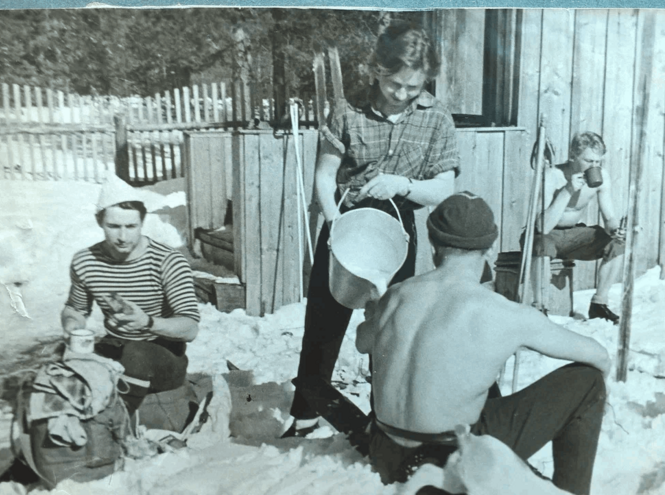 «Ещё все каникулы впереди!»: как отдыхали студенты ЛЭИС-СПбГУТ разных поколений