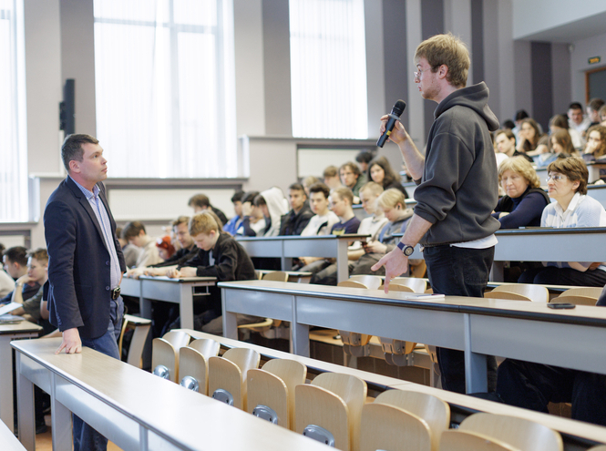 В СПбГУТ прошла лекция, посвященная вопросам безопасности нового национального мессенджера МАХ