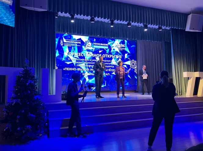 Преподаватели нашего факультета выступили экспертами на инженерных соревнованиях в ГБОУ «ИТШ № 777»